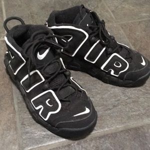 NIKE UPTEMPO Black White